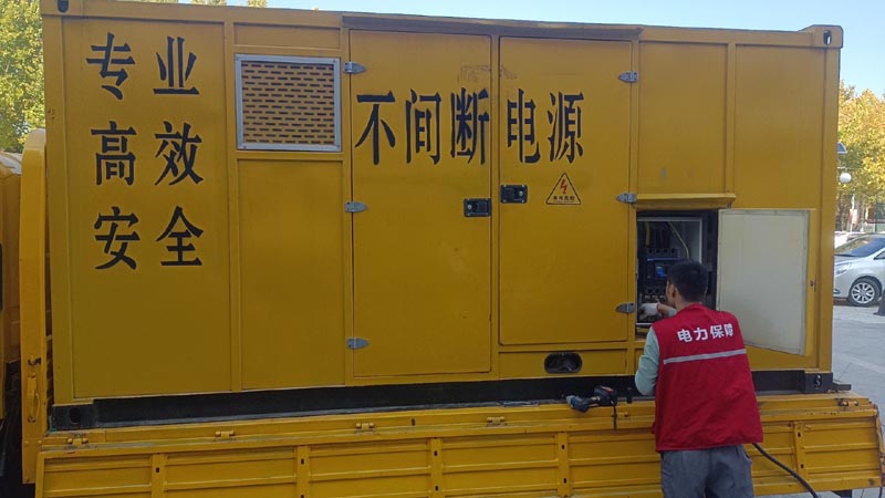 阜新柴油发电机组和UPS电源配合使用时，如何避免切换过程中的电力中断？