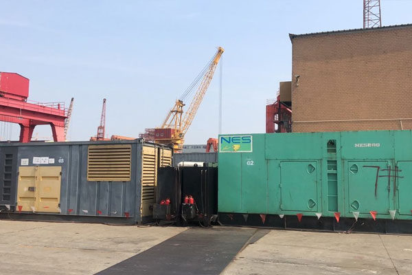 阜新发电机出租空气滤清器的清洁频率是多少？